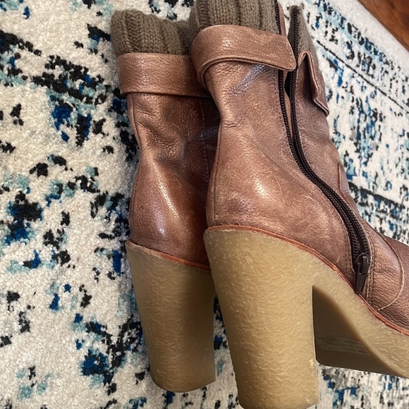 Gap size 8 brown leather, rubber sole booties - Picture 7 of 7